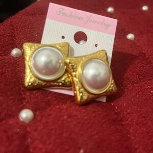 18k gold filled and White pearl  Earrings( vintage style)